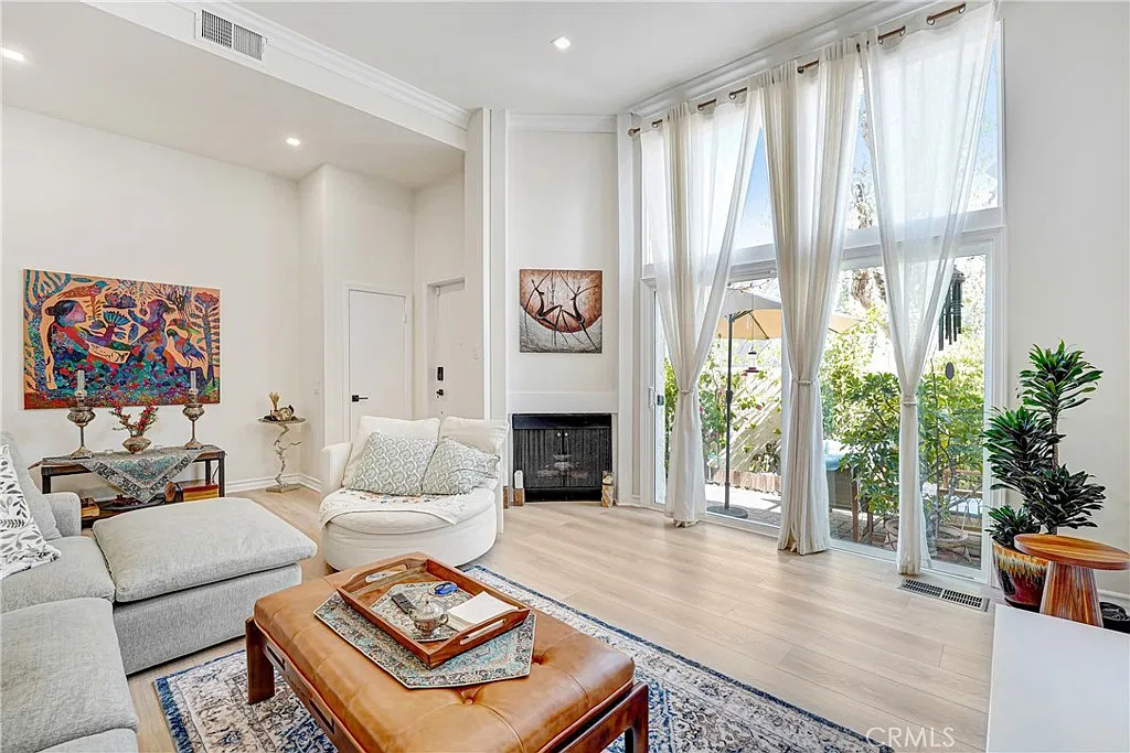 3 bed, 2.5 bath, 1568 sqft, $4,950 — Photo 4