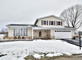 621 Baltimore Ave, Westmont, IL 60559