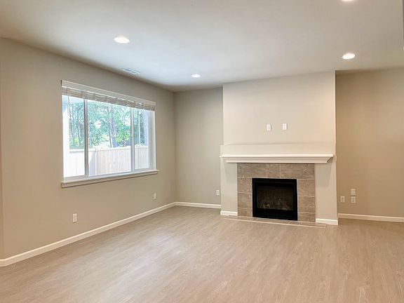 5th image of 16309 9th Ave E