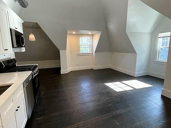 3rd image of 8 1/2 Barnes St #3
