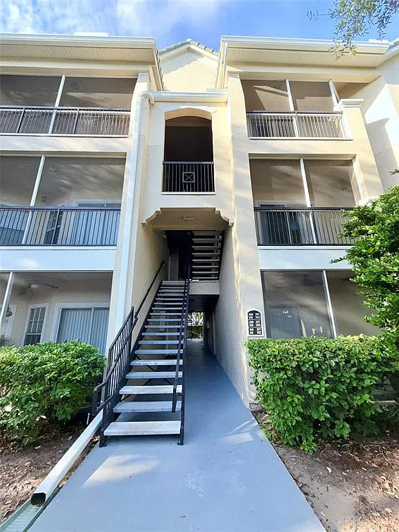 1 bed, 1.0 bath, 843 sqft, $1,550 — Photo 2