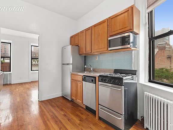 4th image of 219 E 32nd St APT 4B