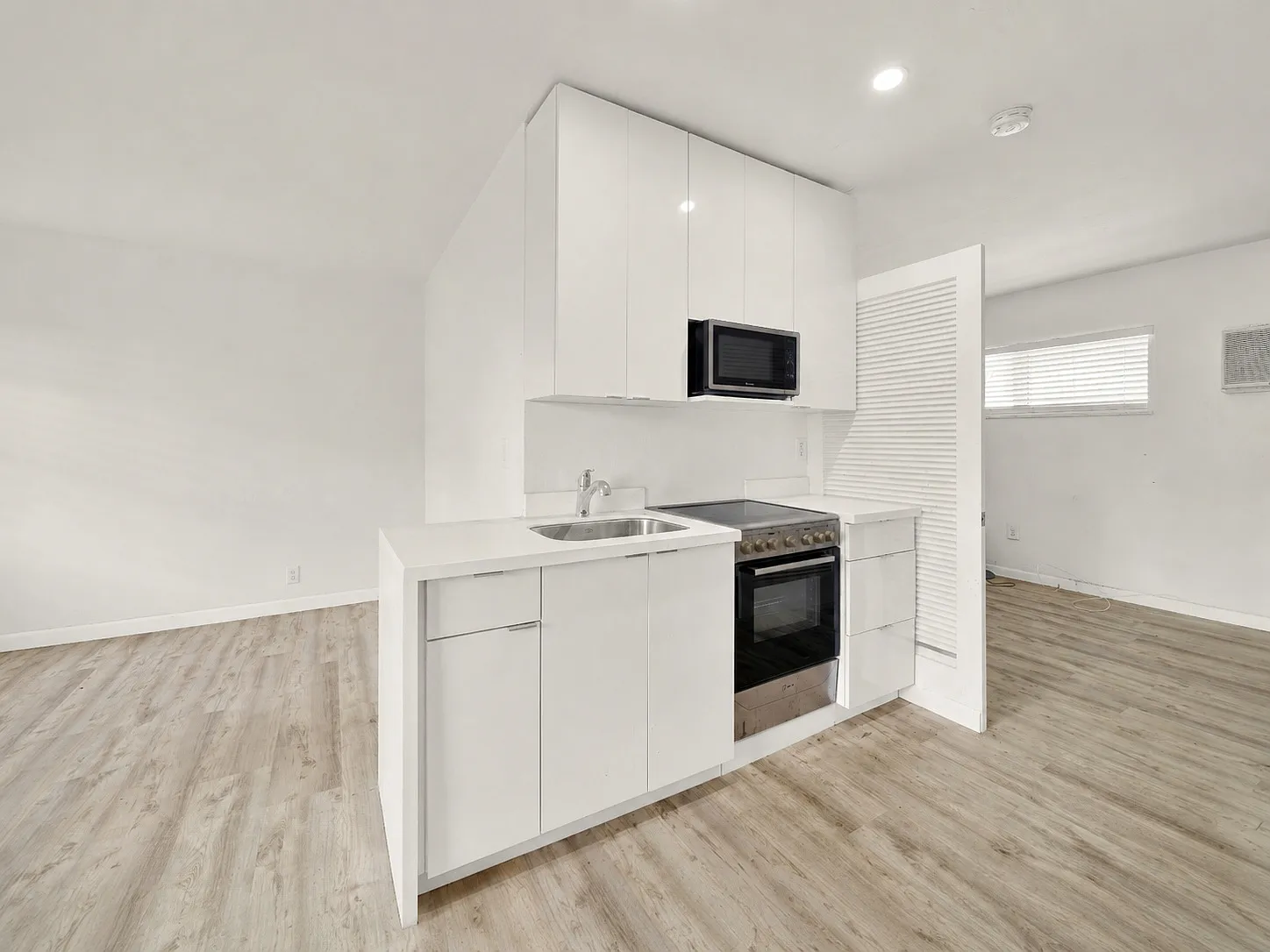 7 Salamanca Ave — Photo 4