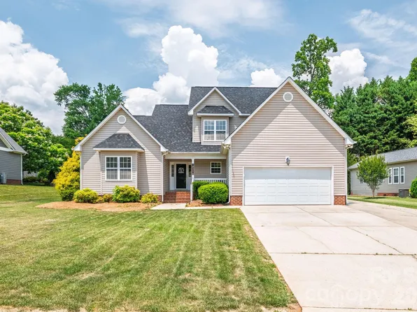 208 Deerfield Dr, Mount Holly, NC 28120