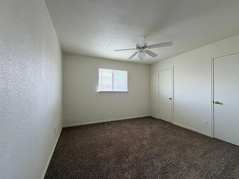 3204 Hereford Ln — Photo 10