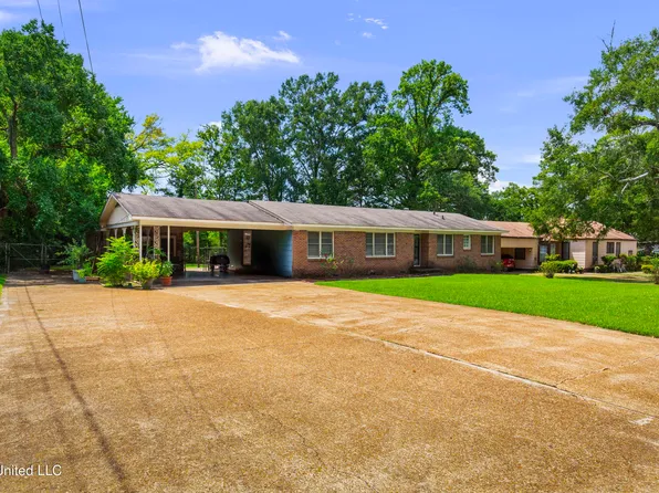 228 E Dinkins St, Canton, MS 39046