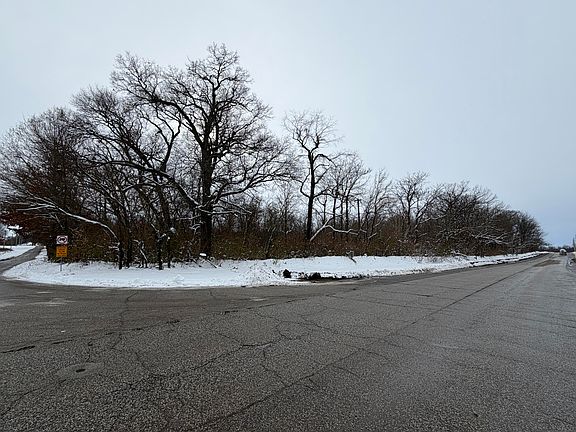 2nd image of 260 W Hupp Rd