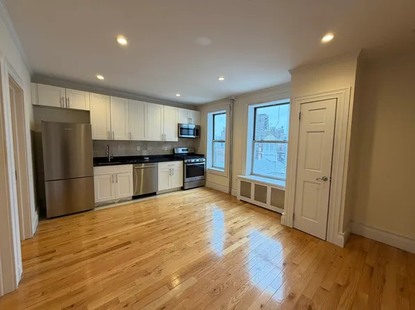 204 West 10th Street image 1 of 12