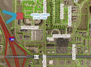 2711 S 42nd St, Grand Forks, ND 58201