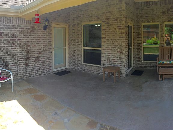 Back patio w/flagstone ext.