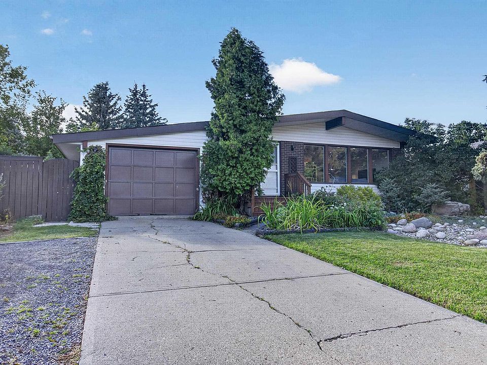1st image of 1042 Parker Dr