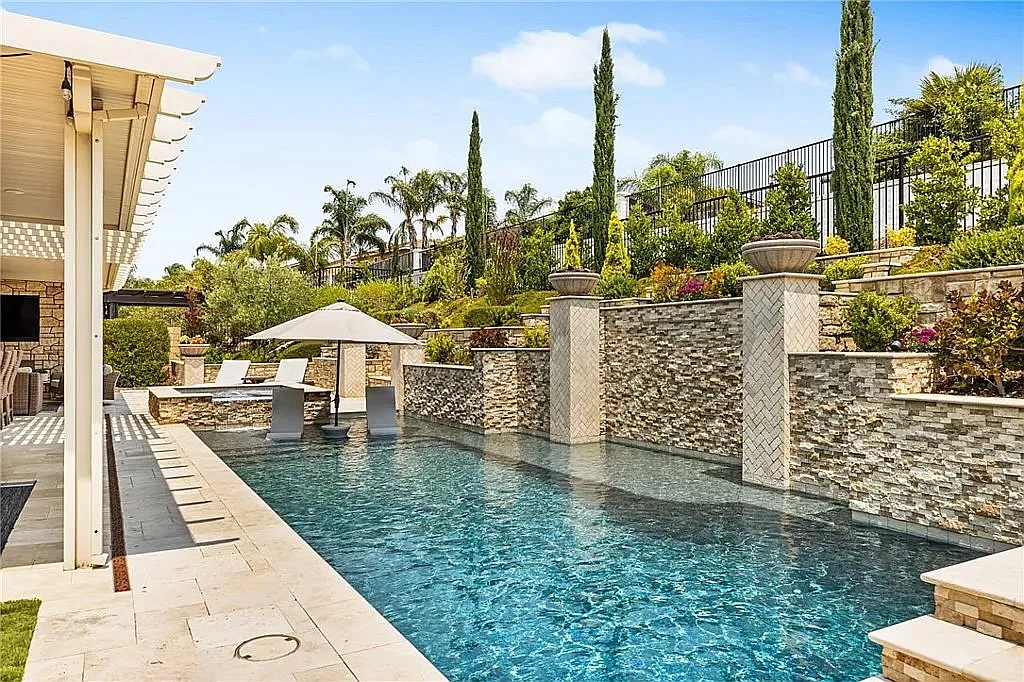 5 bed, 3850 sqft, $15,000 — Photo 1
