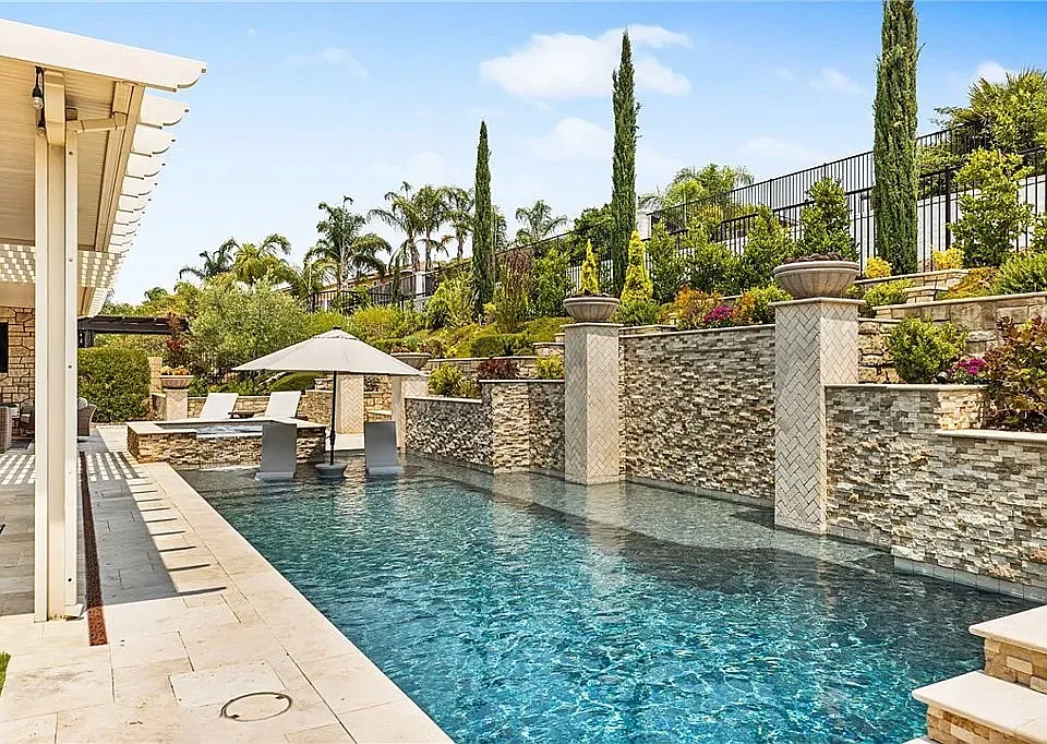 46394 Durango Dr