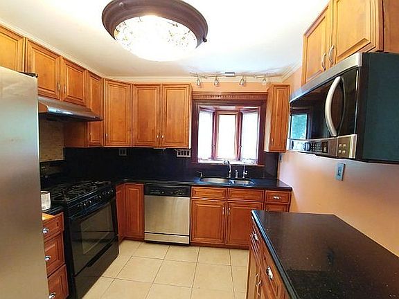 5th image of 1012 Woodland Ave