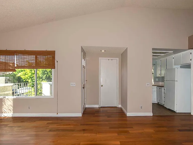 157 Stanford Ct — Photo 4