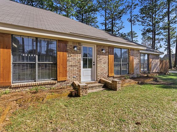 3rd image of 11 Twin Lakes Rd