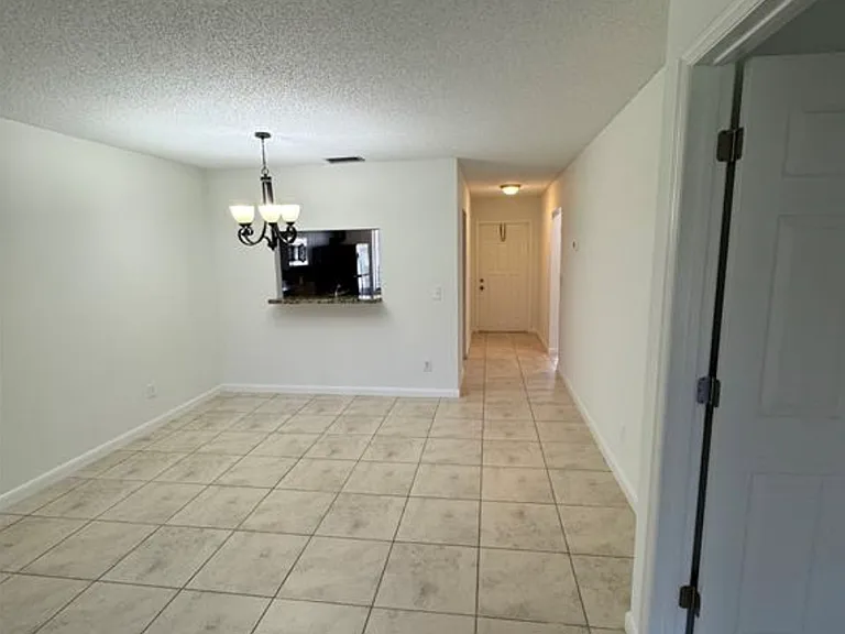 445 Lakeview Dr — Photo 8