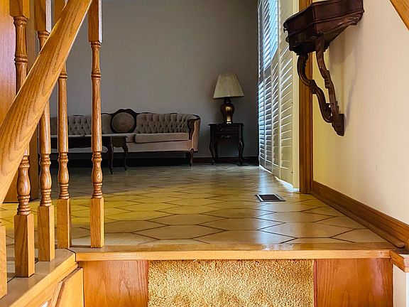 3rd image of 125 Sentinel Rd