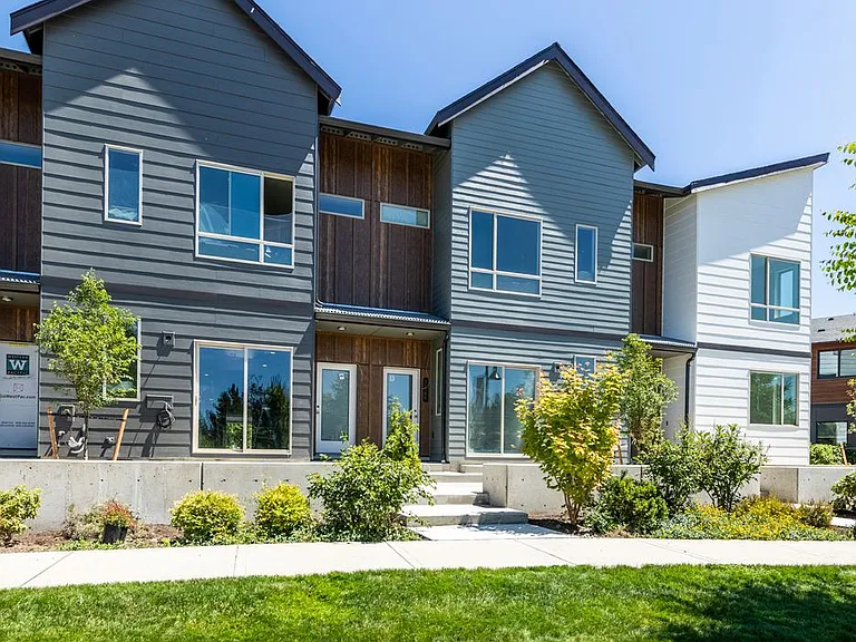 32766 Ten Trails Pkwy SE — Photo 1