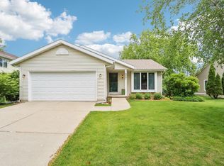 3521 Stonebridge Dr, Madison, WI 53719