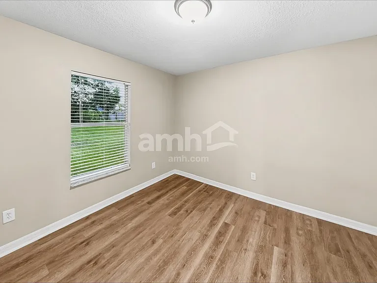 1668 SE Nancy Ln — Photo 12