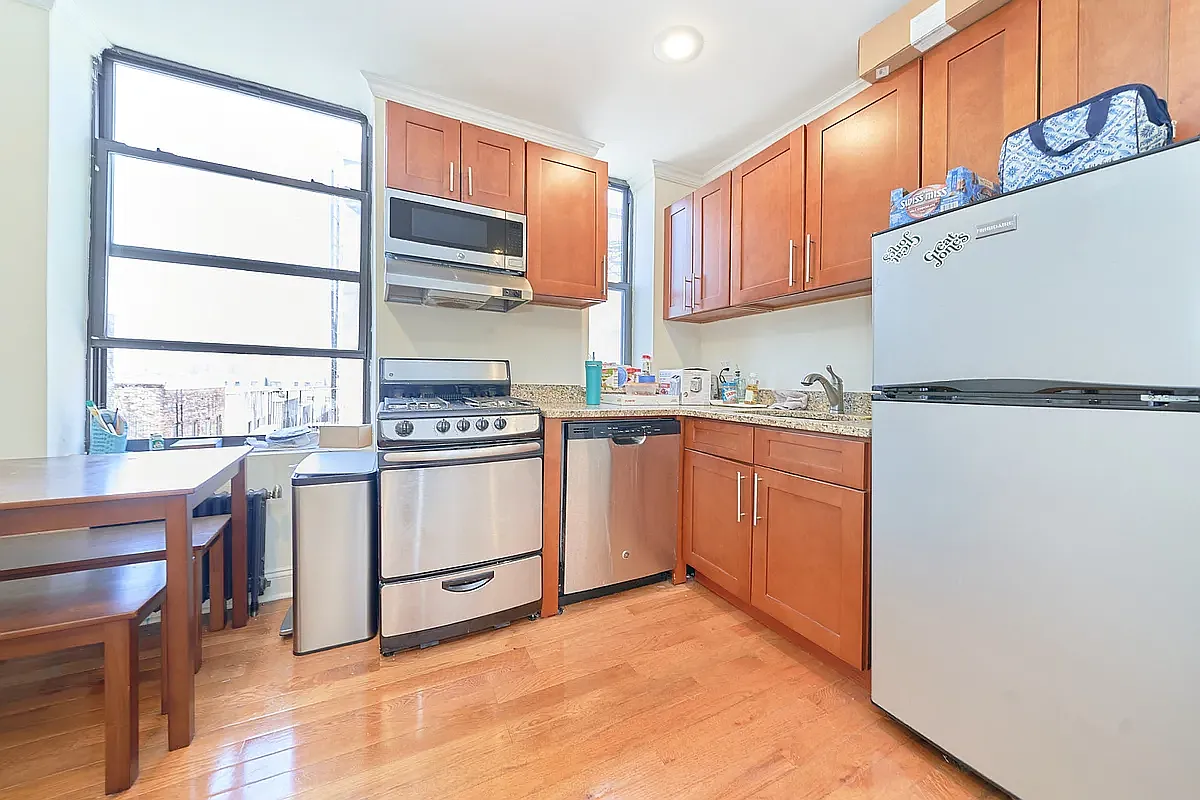 Building Photo - 1590 Amsterdam Ave #54