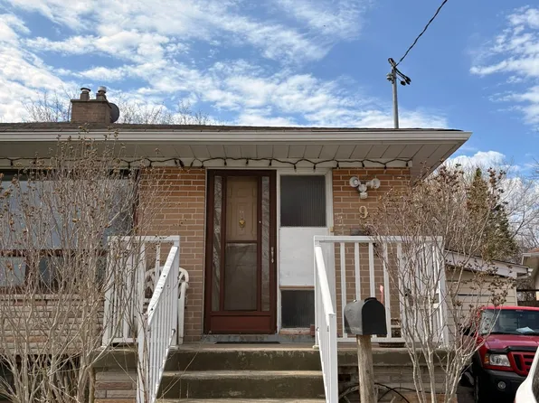 9 Syracuse Cres, Toronto, ON M1E 2G7