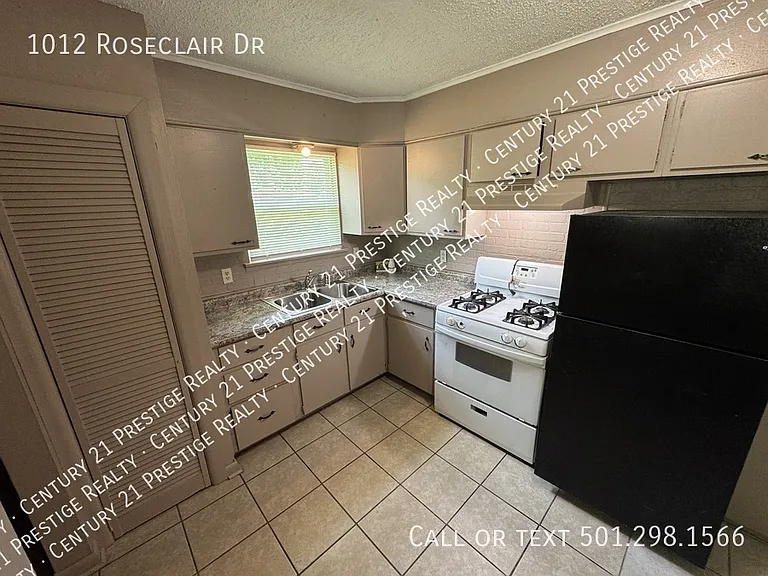 1012 Roseclair Dr — Photo 4