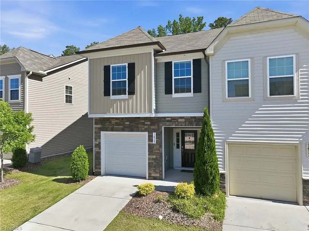 3 bed, 2.5 bath, 1681 sqft, $1,845 — Photo 1