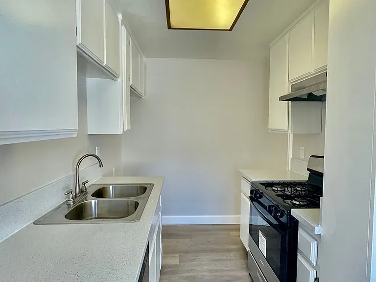 7531 Knott Ave — Photo 2