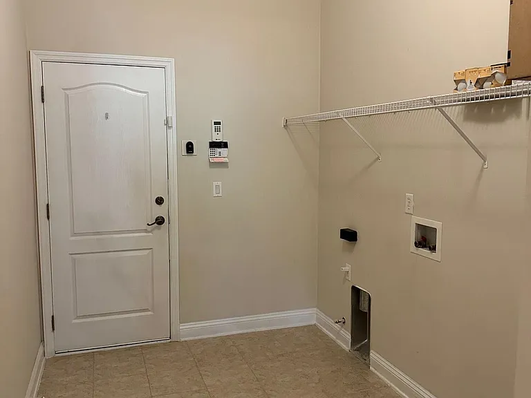 1439 Barrington Cir — Photo 27