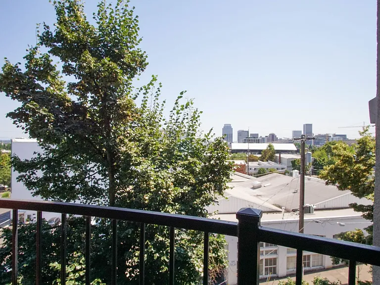 715 SW King Ave #44 — Photo 20