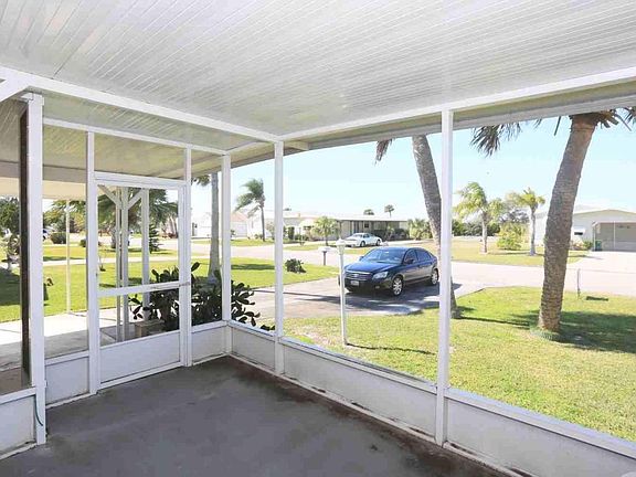 3rd image of 1005 Barefoot Cir