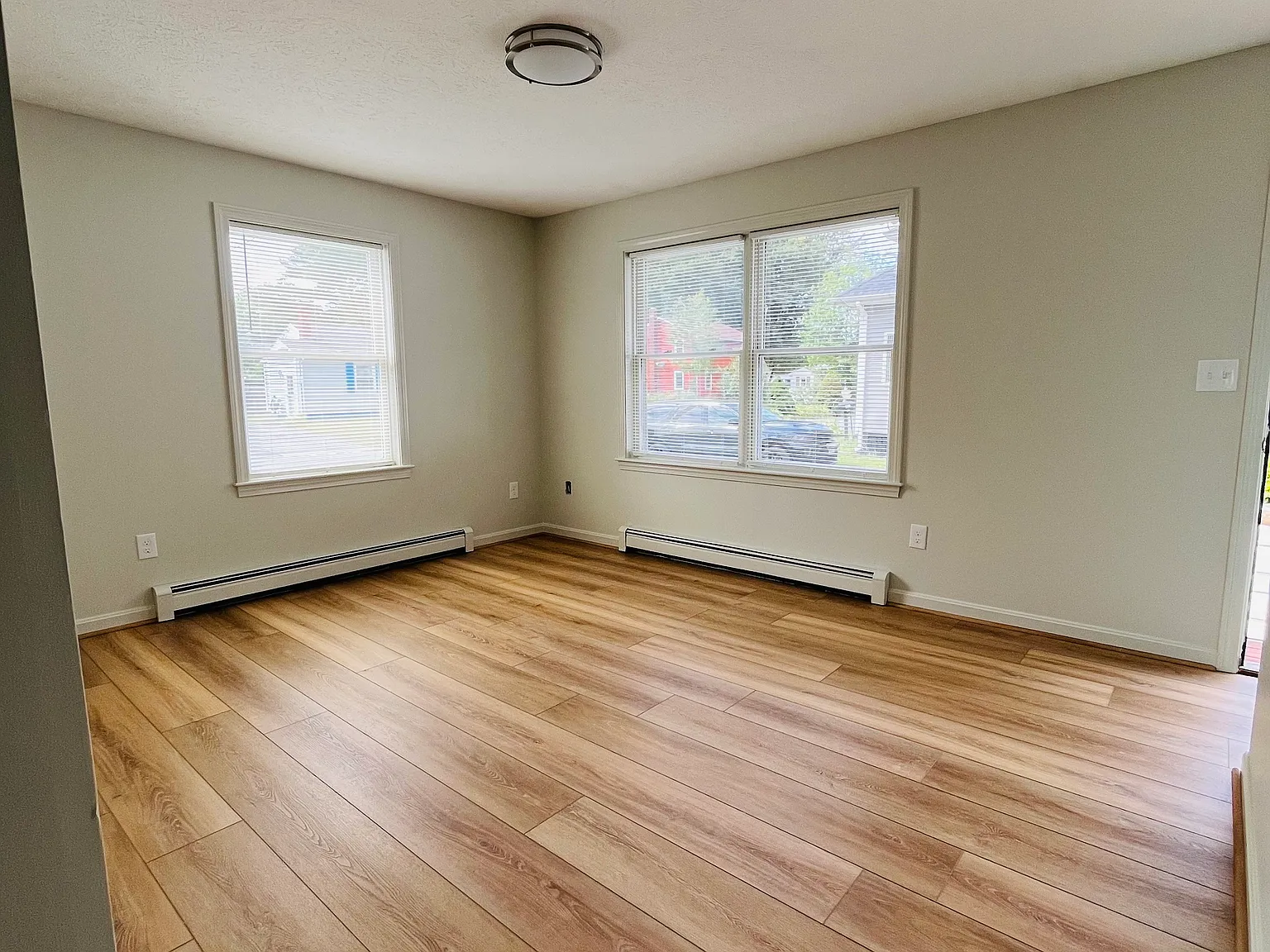 3 bed, 960 sqft, $2,600 — Photo 2