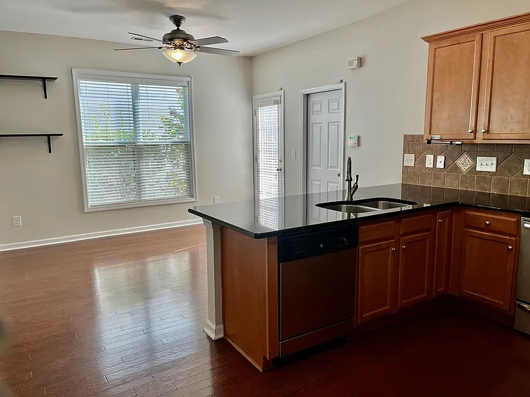 1109 Somers Dr — Photo 5