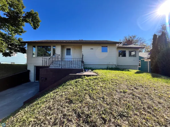 320 10th Ave NE, Jamestown, ND 58401