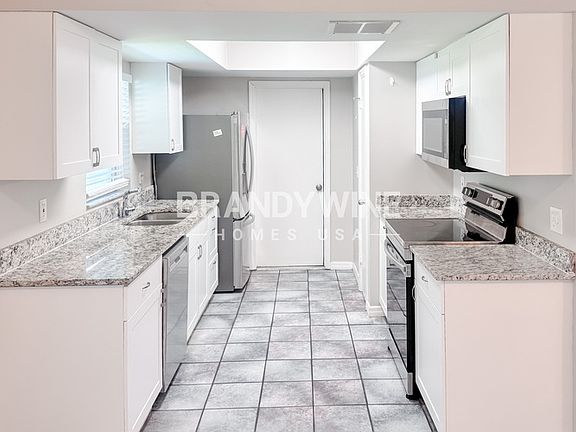 5th image of 805 Sprucewood Ln