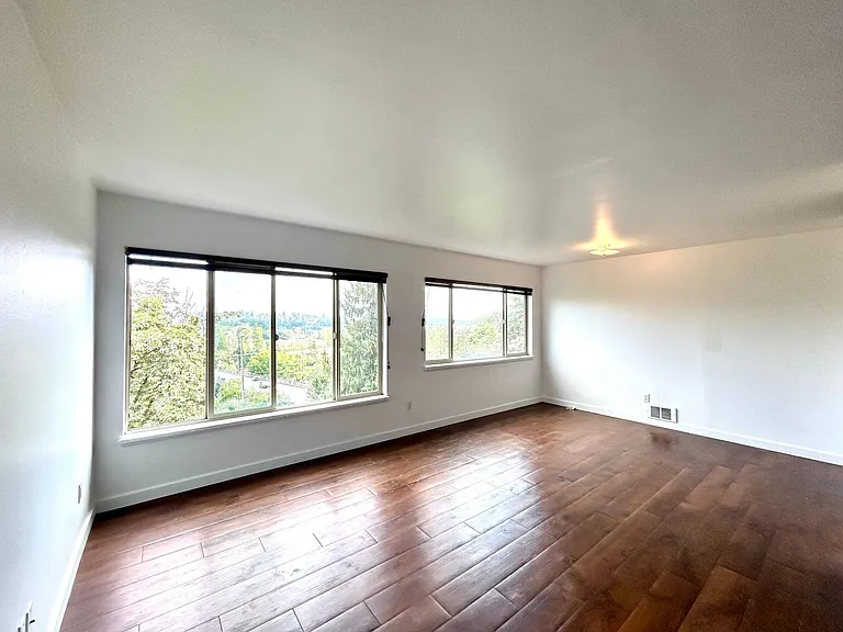 Bayview Apartments — Photo 54