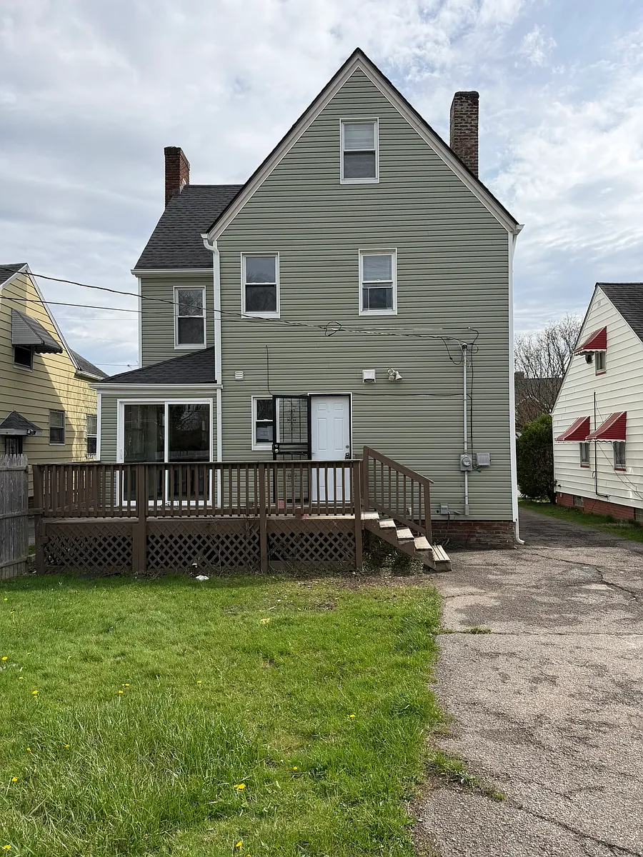 Building Photo - 16305 Throckley Ave