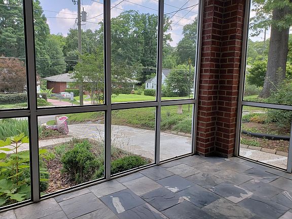 Screened Porch (1 of 2)