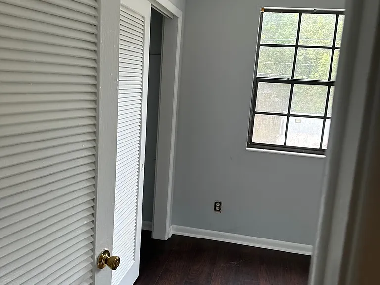 2984 Myra St — Photo 7
