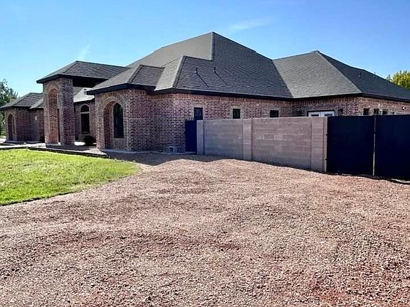 2nd image of 1402 Latigo Ln