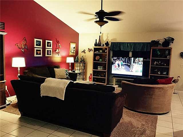 1st image of 405 NE Vanda Terrado