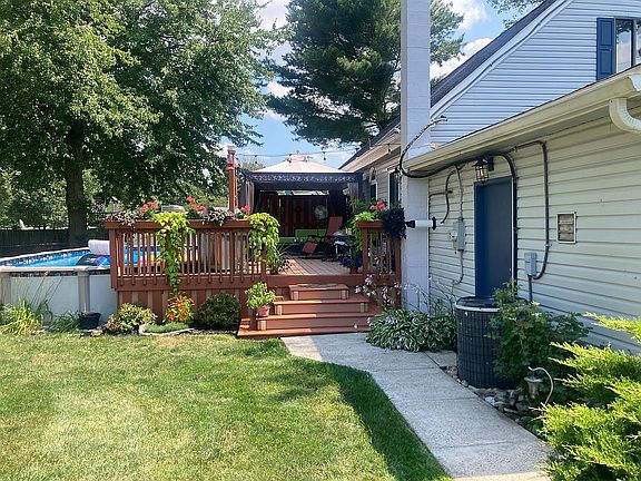 4th image of 947 Emily Ave