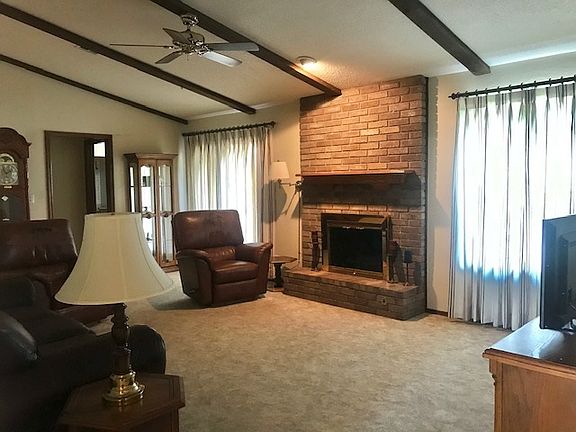 4th image of 1501 W Chestnut Ave