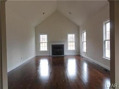3rd image of 206 Sonny Dr