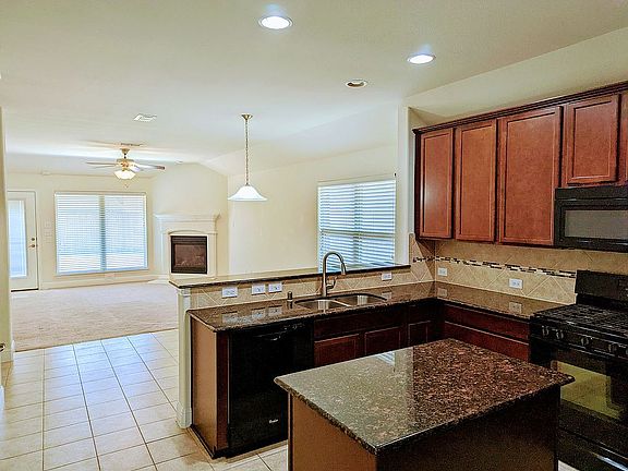 5th image of 1704 Meadow Trail Ln