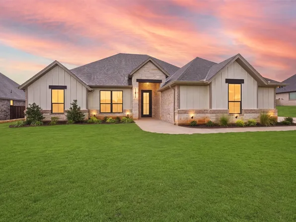 2714 Village Rd, Granbury, TX 76049