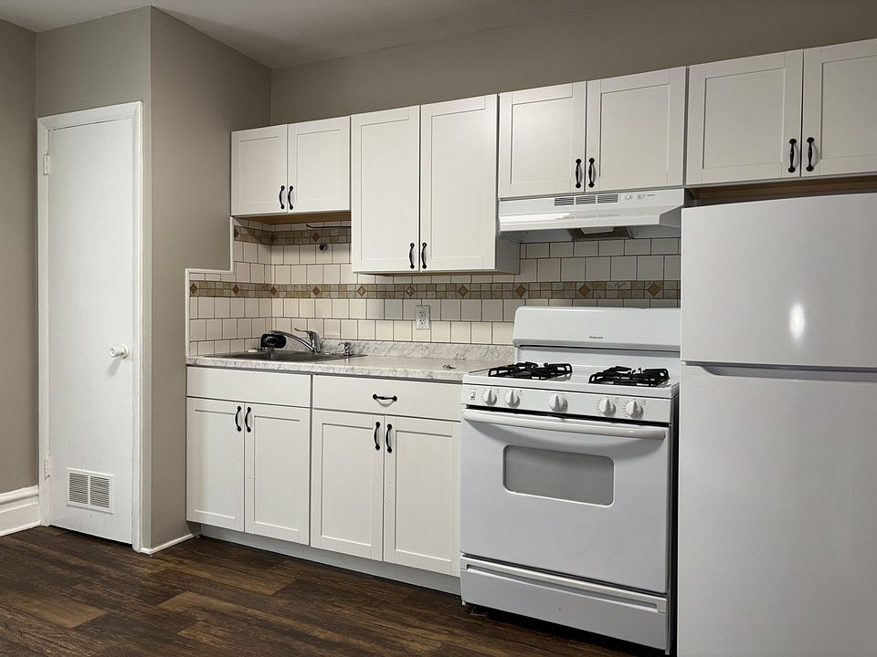 1st image of 609 N Plum St APT 3
