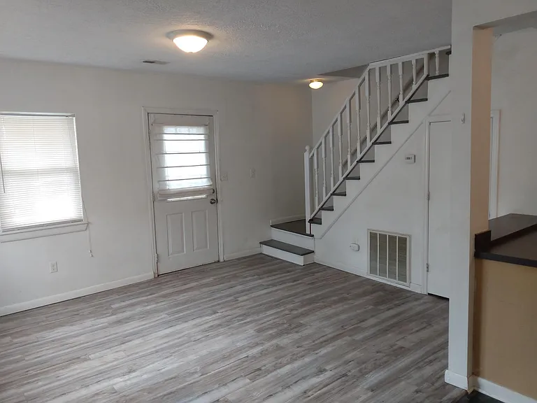 110 Williams Ave — Photo 5